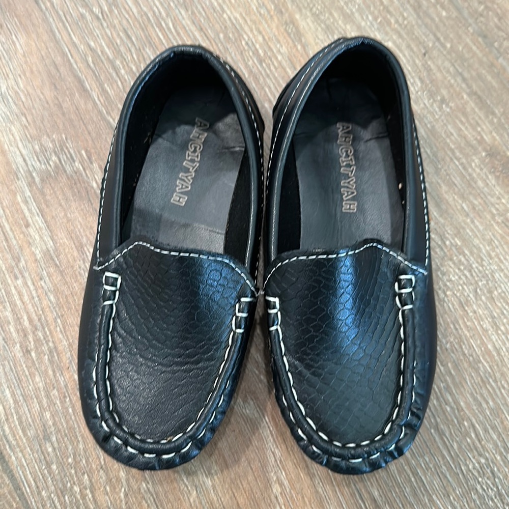 Ahcityah boys dress shoes. Fits like 11.5.